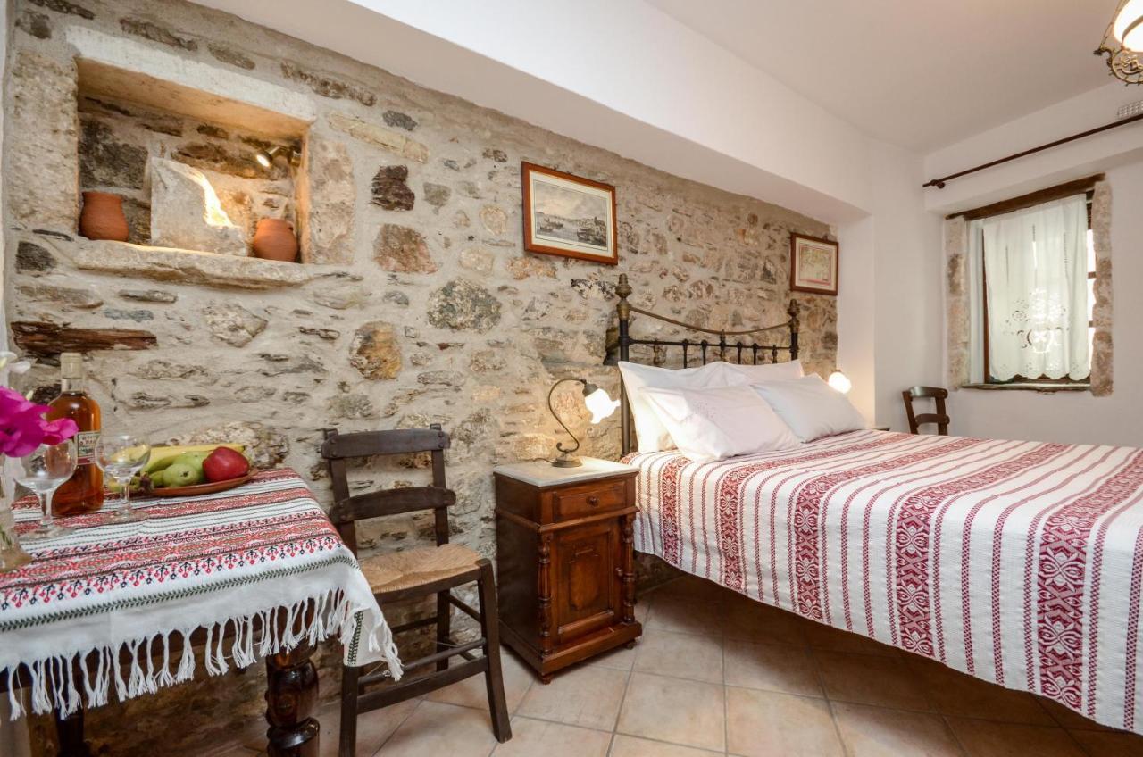 Venetiko Apartments Naxos City Екстер'єр фото