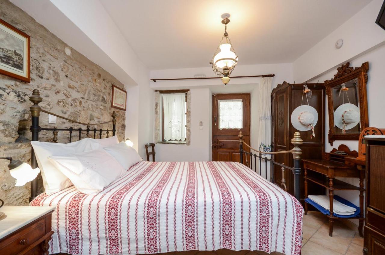Venetiko Apartments Naxos City Екстер'єр фото