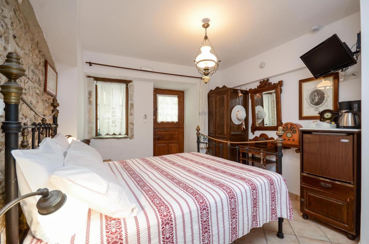Venetiko Apartments Naxos City Екстер'єр фото