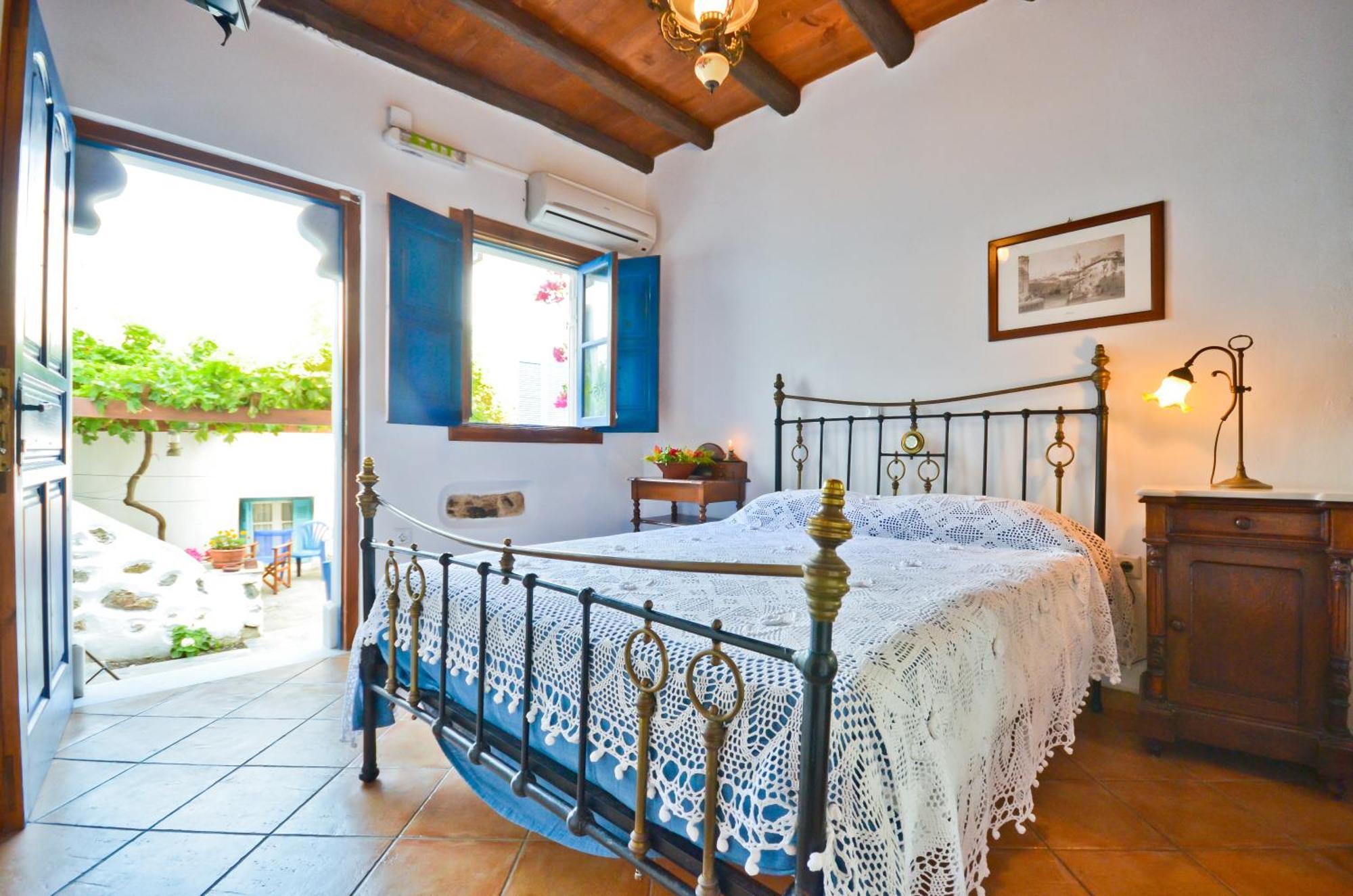 Venetiko Apartments Naxos City Екстер'єр фото